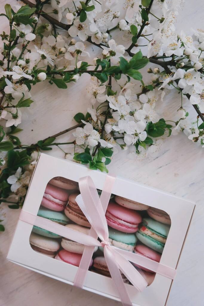 Macaron díszdobozban, illusztráció